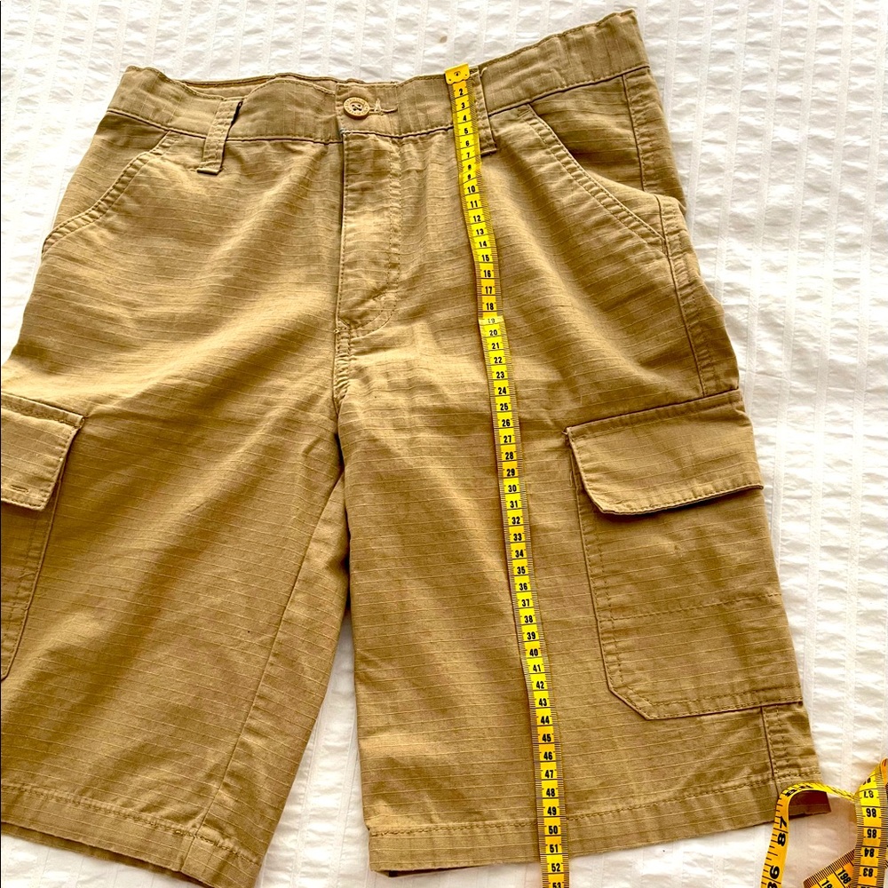 Levi’s boys cargo shorts sz 14 like new great condition